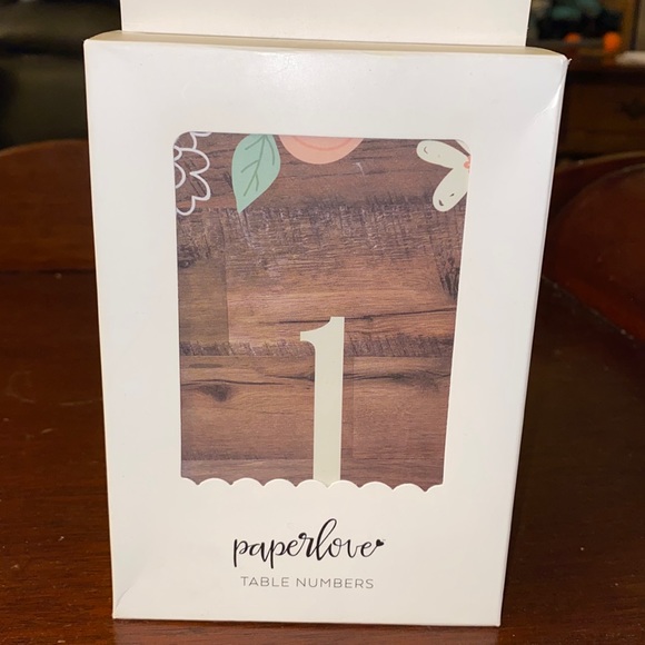 NWT Wedding Decor Unopened Paper Love Set: Mr & Mrs Banner & Table Numbers - Picture 6 of 9